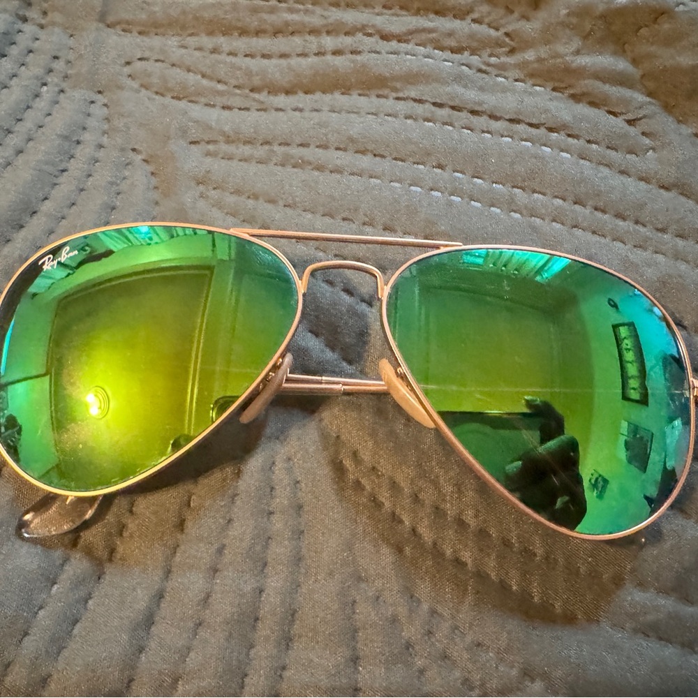 Ray-Ban Aviators with Gold Frame and Reflective Green Lenses